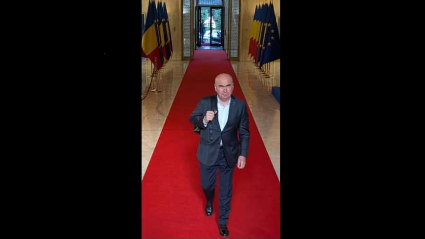 „Bună dimineața!”. Ilie Bolojan s-a pozat pe holul Palatului Victoria, în prima sa zi la guvern
