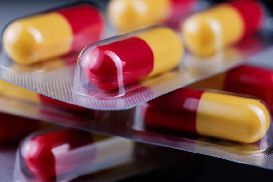 Cercetătorii scoțieni au produs paracetamol dintr-un PET. Anunțul, primit cu scepticism de activiștii de mediu