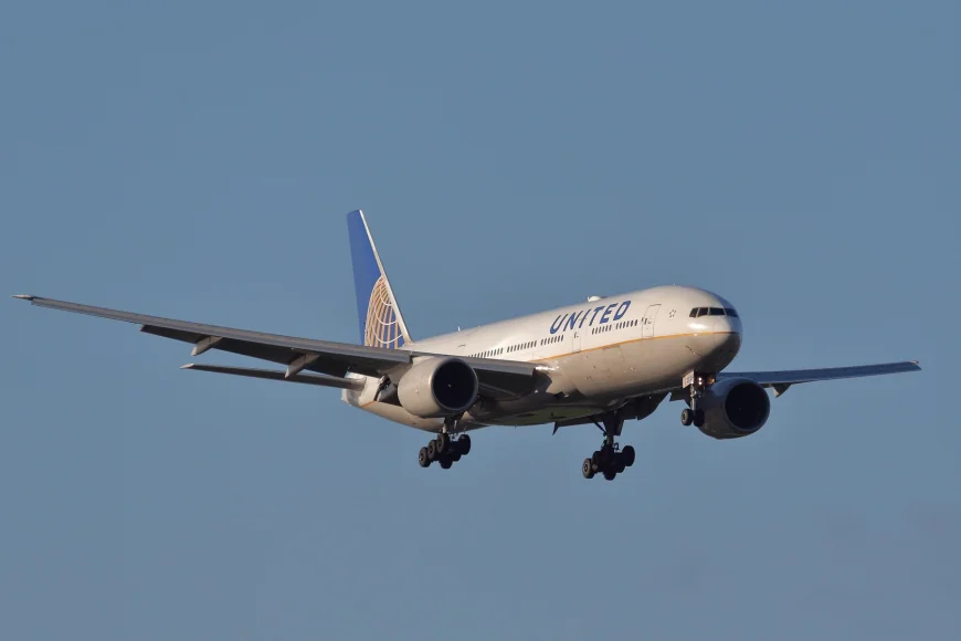 Un avion Boeing 777 a emis un mesaj de urgență deasupra Oceanului Atlantic, la 8 ore de la decolare