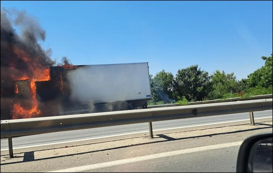 Camion în flăcări pe A1: trafic blocat pe sensul Pitești-București