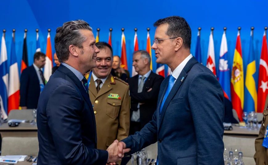 Ministrul Apărării s-a întâlnit cu secretarul american Pete Hegseth la Summitul NATO. Ce au discutat cei doi