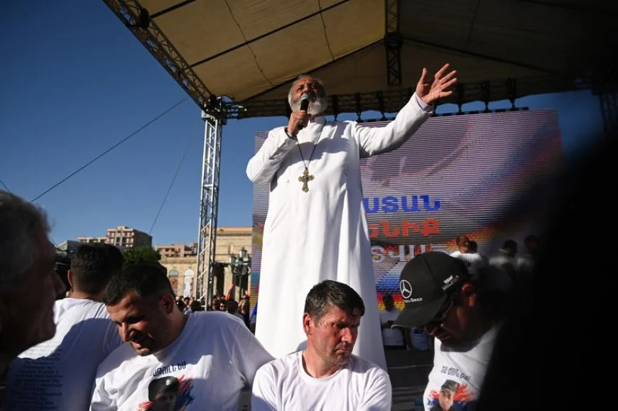 Premierul armean Pașinian susține că a dejucat o lovitură de stat: „Un plan sinistru al oligarhiei bisericești criminale”