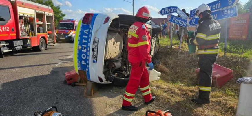 Accident grav în Neamț. O autospecială a poliției aflată în misiune s-a răsturnat după ce a fost acroșată de un alt autoturism