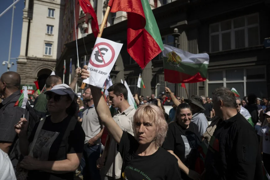 Cât de pregătită este Bulgaria pentru trecerea la moneda euro în 6 luni: oamenii se tem că nivelul de trai se va prăbuși