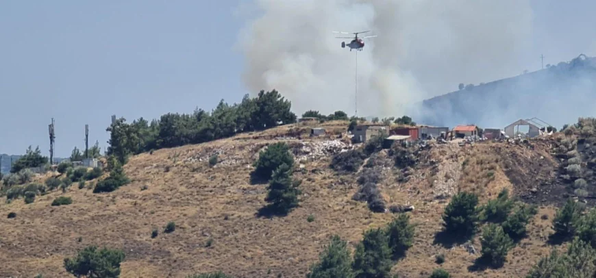 Incendiu de vegetaţie în Grecia, într-o staţiune de lângă Atena. Oamenii din zonă, evacuaţi