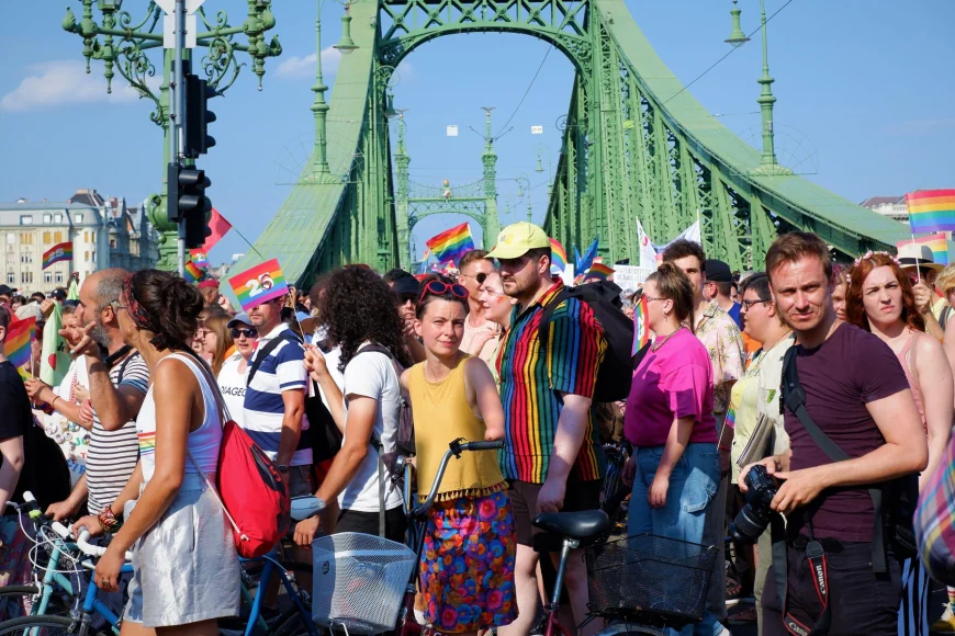 Comisia Europeană, presată să sancționeze guvernul maghiar, în cazul în care va folosi recunoașterea facială pentru a sancționa participanții la Budapest Pride