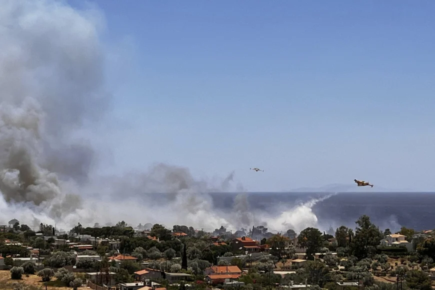 Noi incendii de vegetație în Grecia, care ordonă evacuarea unei localități din apropierea Atenei