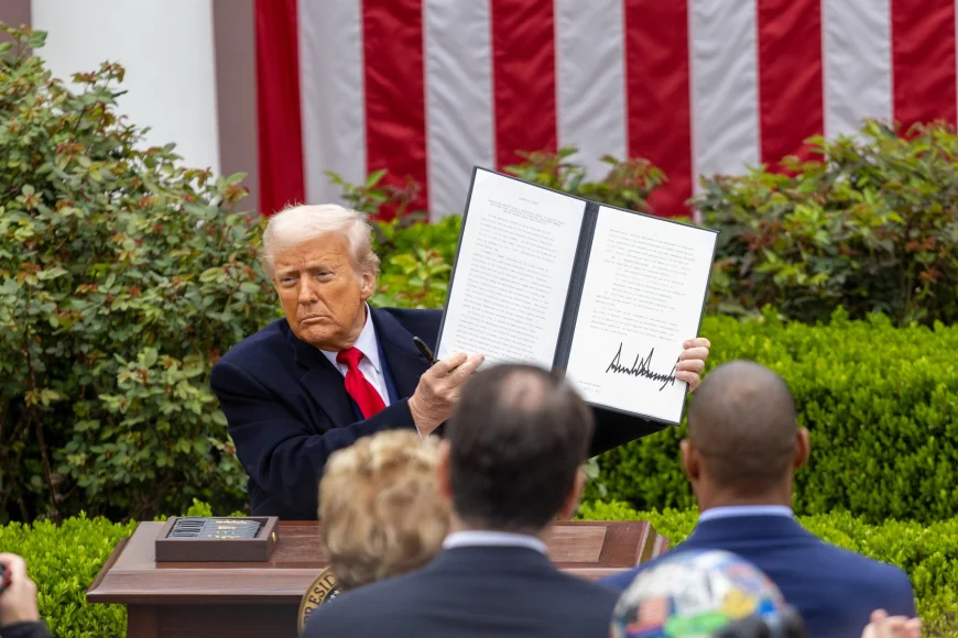 Declinul economiei SUA, mai accentuat decât s-a estimat. Impactul războaielor comerciale ale lui Trump