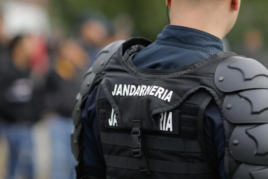 Șase jandarmi, sancționați disciplinar pentru glumele cu tentă sexuală făcute după ce au urcat în dubă patru femei la Marșul Pride