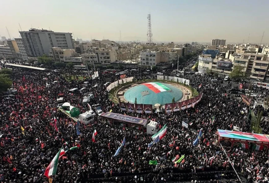 Imagini impresionante de la funeraliile de stat din Iran. 60 de militari și oameni de știință au fost uciși în atacuri israeliene