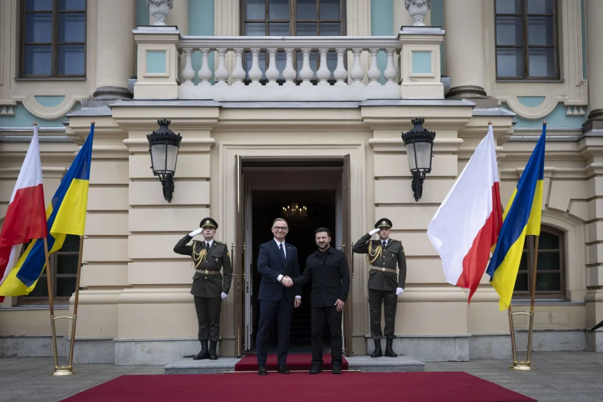 Andrzej Duda a fost decorat de Volodimir Zelenski în ultima vizită a președintelui polonez în Ucraina