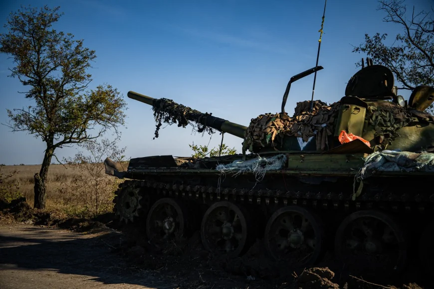 Armata rusă e nevoită să refolosească tancuri T-62 vechi pentru posturi fixe de tir, potrivit GRU
