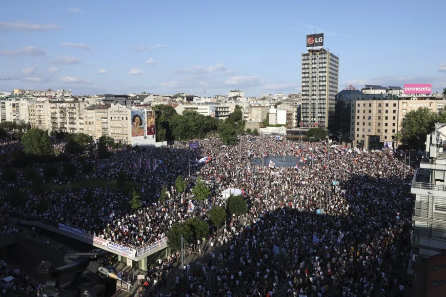 FOTO/VIDEO Un nou protest masiv la Belgrad. „Instituțiile au fost uzurpate și există multă corupție”