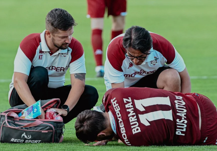 SuperLiga: Accidentare gravă suferită de Borisav Burmaz. Cât va lipsi atacantul lui Rapid