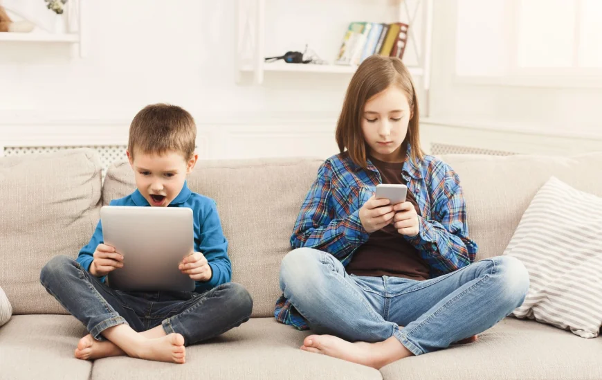 Care este impactul internetului asupra copiilor. Poliția arată că 1 din 6 elevi consideră importantă realizarea provocărilor online