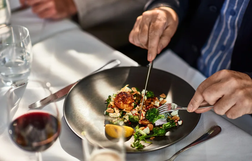 Românii ies mai rar la restaurant. Sectorul HoReCa a înregistrat pierderi de 8% numai în primele luni din acest an