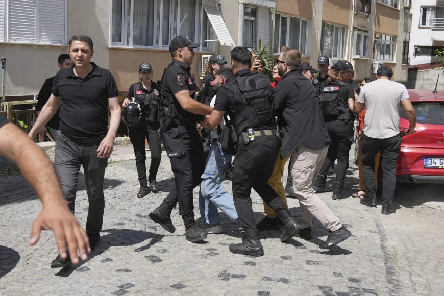 Zeci de persoane reținute la un marș Pride din Istanbul, unde acest tip de manifestații sunt interzise