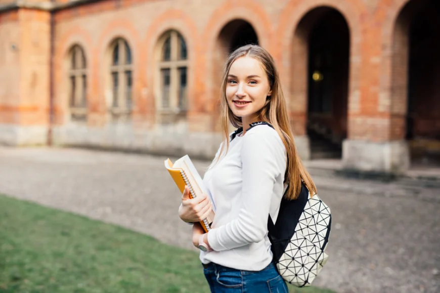 Cum îți trimiți copilul în străinătate pe banii UE. „Am avut curajul să-mi las fiica de 13 ani în Turcia, într-un program Erasmus. S-a întors mai matură și mai responsabilă”