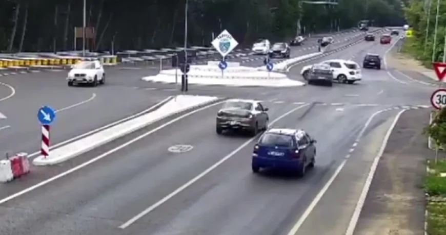Șoferul unui SUV a murit după ce a fost aruncat prin trapă și prins sub mașina răsturnată de un Logan. Titi Aur: O conjunctură ciudată