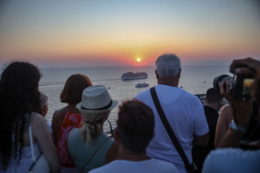 Coborârea la recepție în halat sau manifestările de afecțiune în piscină- cele mai enervante comportamente ale turiștilor, spuse chiar de hotelieri