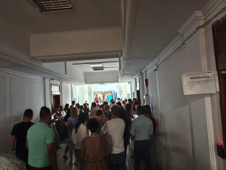 Protest în MFP, angajații s-au dus la biroul ministrului Nazare / Noi proteste și în sedii ANAF din țară / Sindicat: „Noi vrem și putem să fim o instituție de siguranță națională!”
