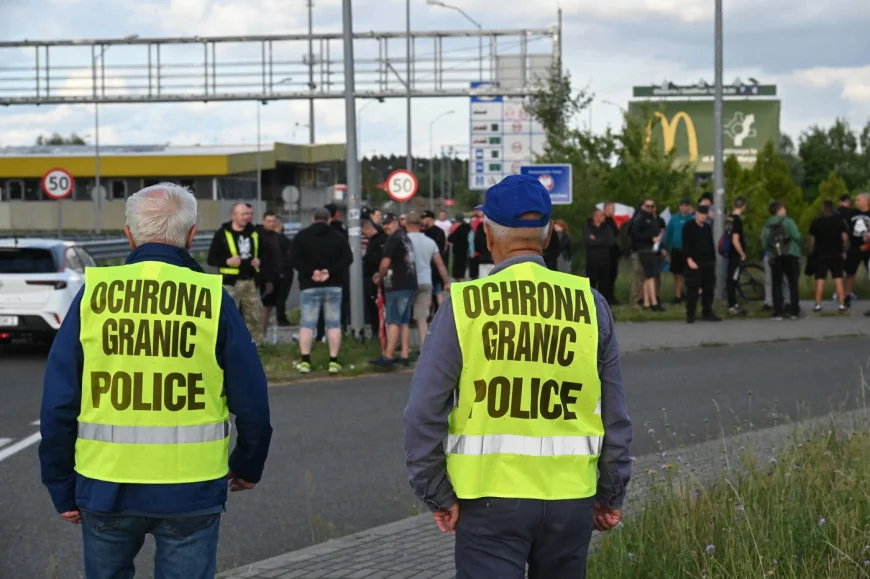 Polonia introduce controale temporare la granițe / Zilele trecute, „patrule cetățenești” s-au strâns la frontieră pentru a bloca returnarea migranților din Germania