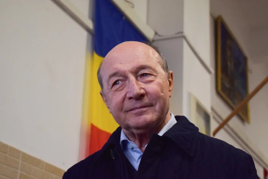 După trei ani, CCR îi dă înapoi lui Traian Băsescu privilegiile de fost președinte