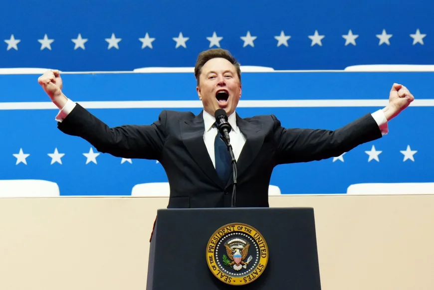 Trump spune că va „examina” posibilitatea expulzării lui Musk. „Am putea pune DOGE pe Elon”