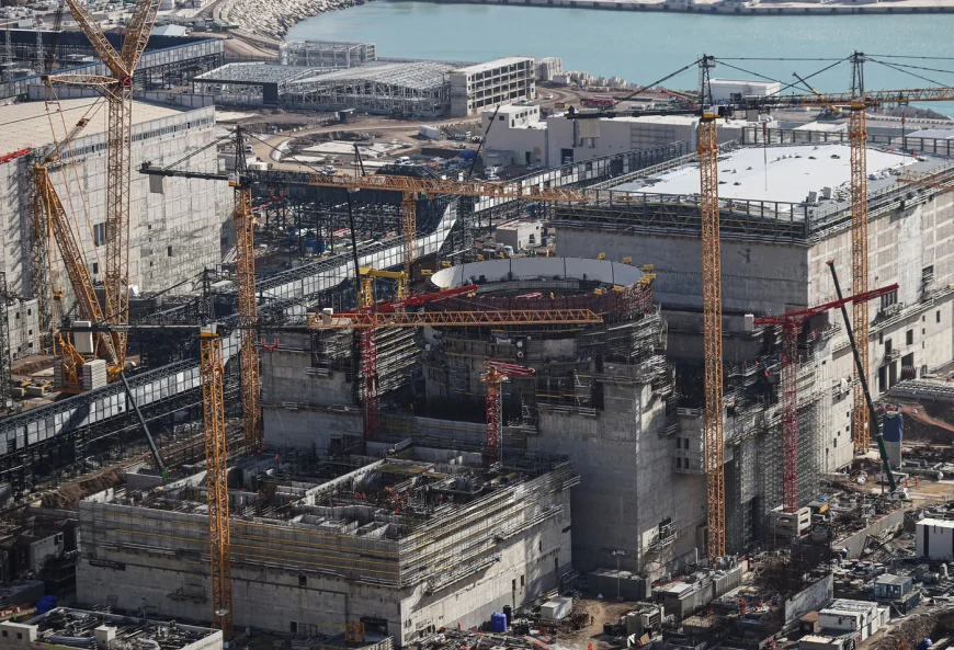 Rusia analizează vinderea participațiilor la centrala nucleară pe care o construiește în Turcia
