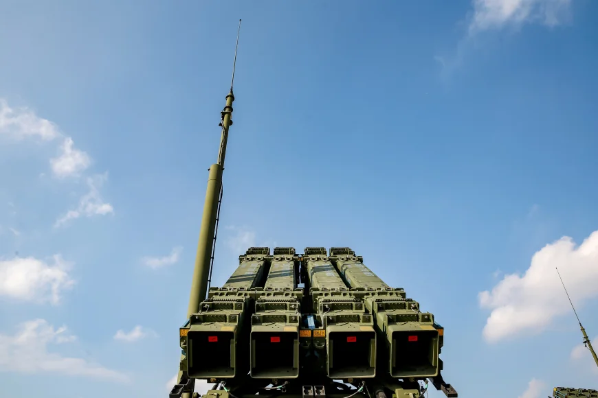 SUA au suspendat brusc livrarea de armament pentru Ucraina. „Decizia a fost luată pentru a pune interesele Americii pe primul plan”