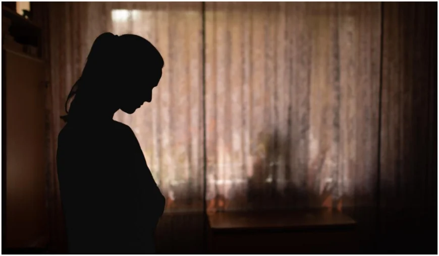 Bărbat din Gorj, arestat după ce a plătit o adolescentă să îl lase să o atingă. Mama copilei a alertat poliția