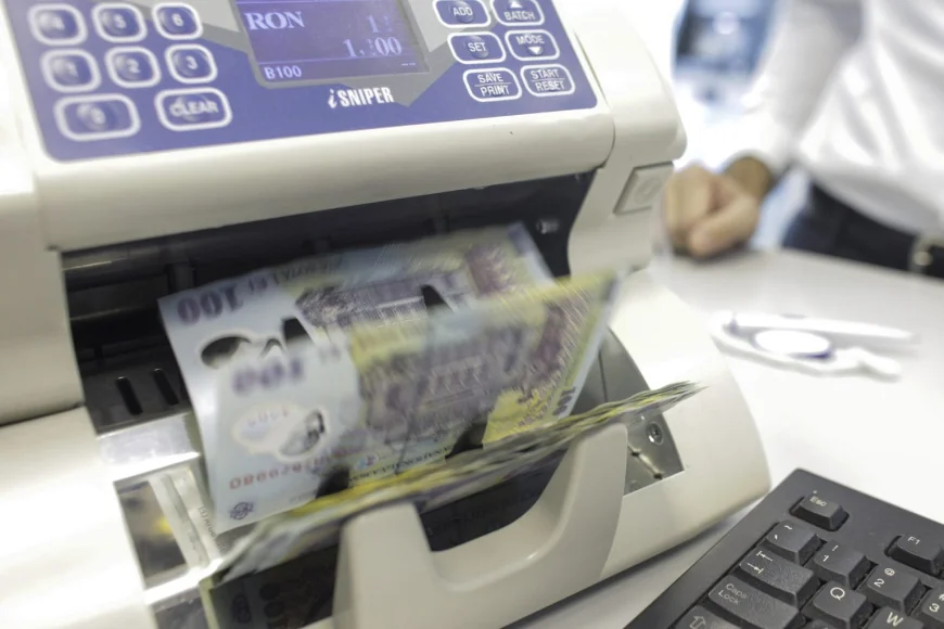 Guvernul vrea să plafoneze pensiile și salariile și anul viitor. Anunțul făcut de Ilie Bolojan
