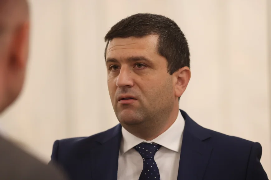 Ministrul Economiei îi avertizează pe directorii companiilor de stat: „Unii şi-au betonat contractele. Am ac de cojocul lor”