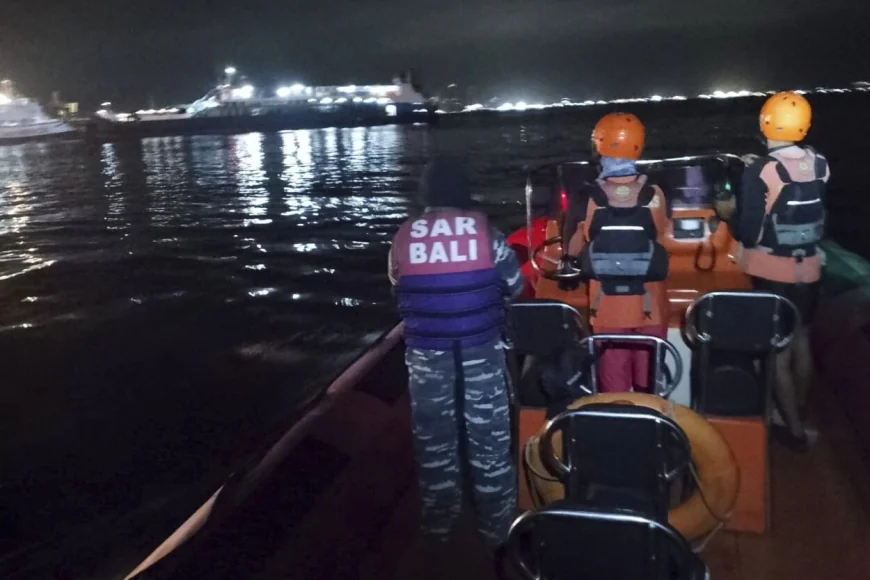 Tragedie în apropierea insulei Bali. Mai mulți morți și dispăruți după ce un feribot s-a scufundat la scurt timp după ce a plecat din port
