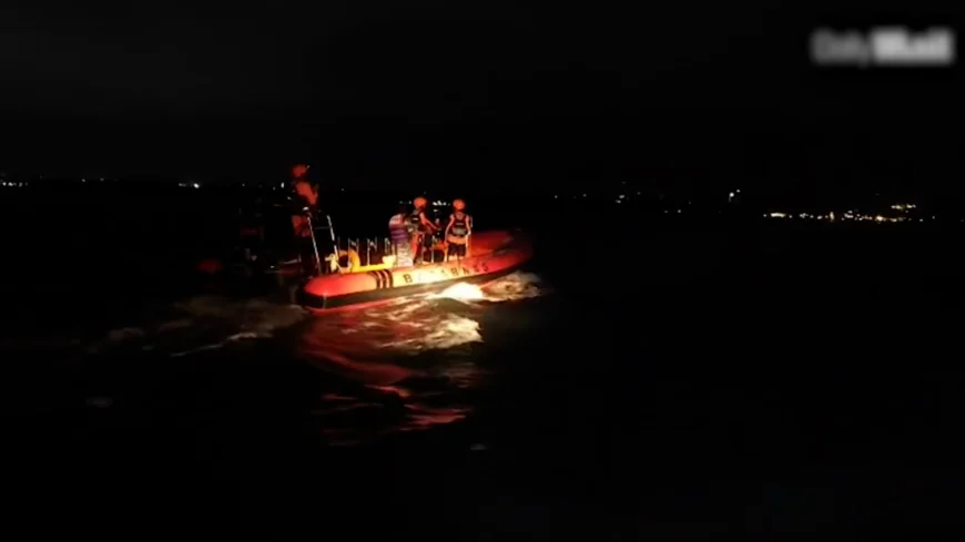Patru morţi şi zeci de dispăruţi, după scufundarea unui feribot în Indonezia. Salvatorii caută supravieţuitori