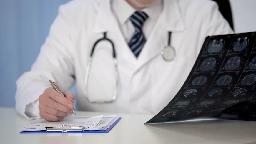 Legea austerității: Românii vor primi doar 55% din salariu în concediile medicale de până la 7 zile