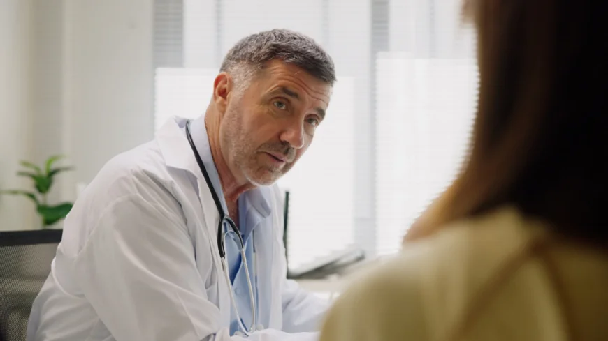 Cât pierde un român cu salariu de 5.000 de lei într-o săptămână de concediu medical