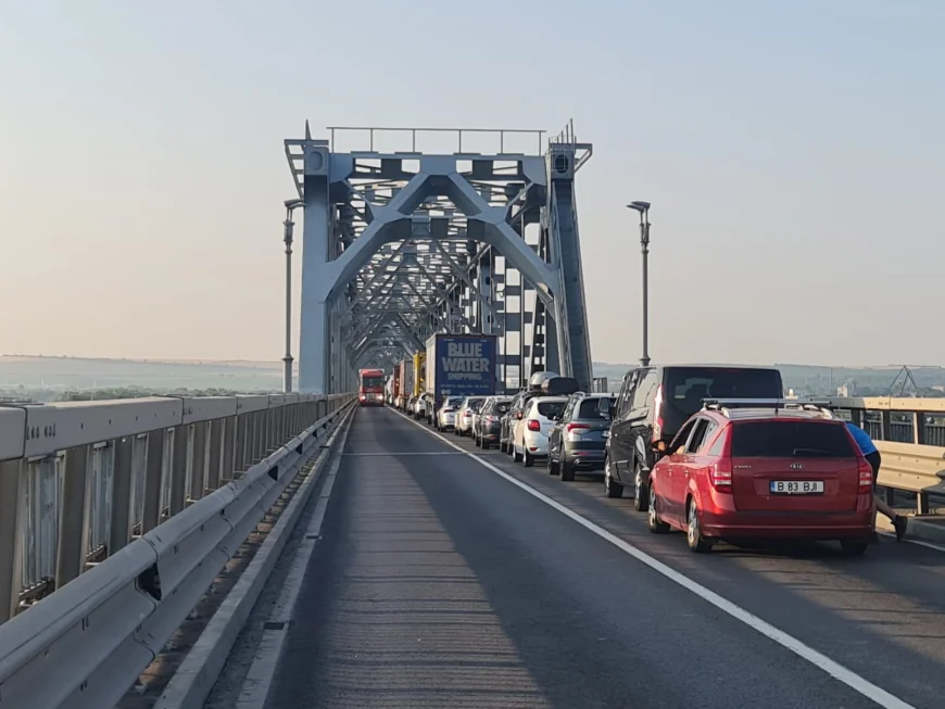 Infotrafic: circulația pe podul Giurgiu - Ruse, blocată din cauza defectării unui camion. Rute alternative
