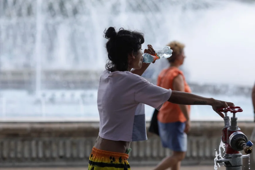 Primul cod roșu de caniculă. Anunțul de ultimă oră de la meteorologi