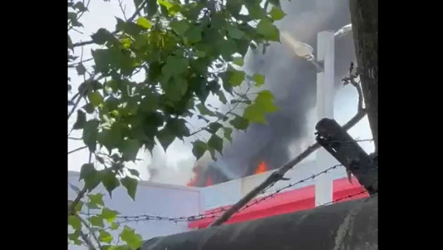 Incendiu pe terasa mall-ului AFI Cotroceni din București. Pompierii intervin cu 10 autospeciale de stingere