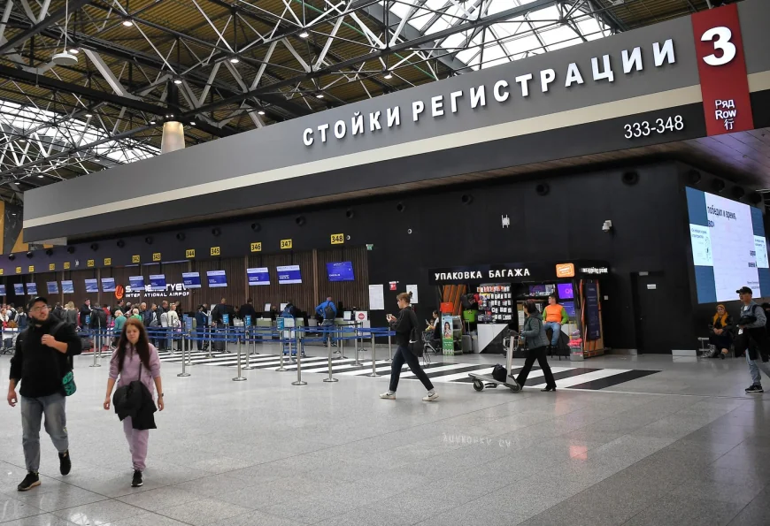 Apărarea aeriană a doborât 4 drone care se îndreptau spre Moscova, anunță primarul Serghei Sobianin. Un aeroport a fost închis temporar