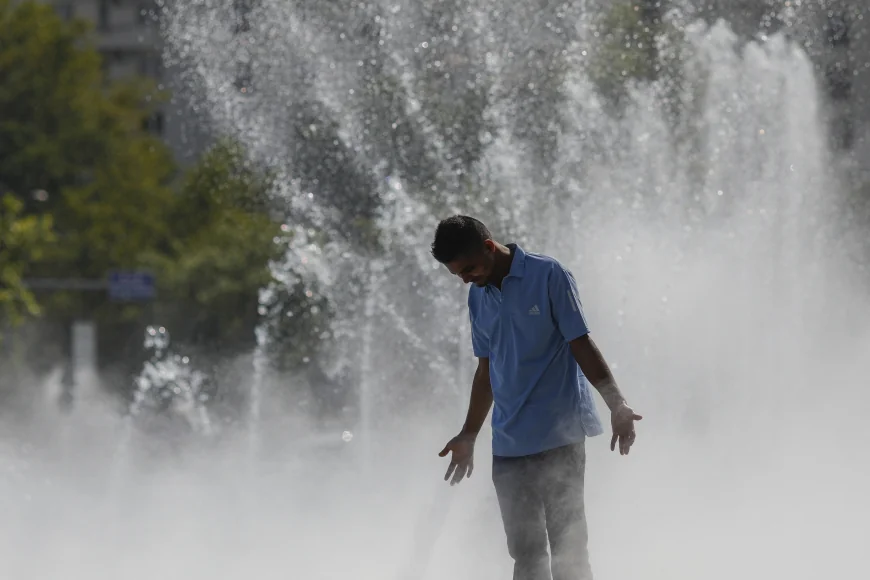 Cod roșu de caniculă pentru 15 județe și București. Alerta meteo extremă, extinsă de meteorologi, care au actualizat prognoza