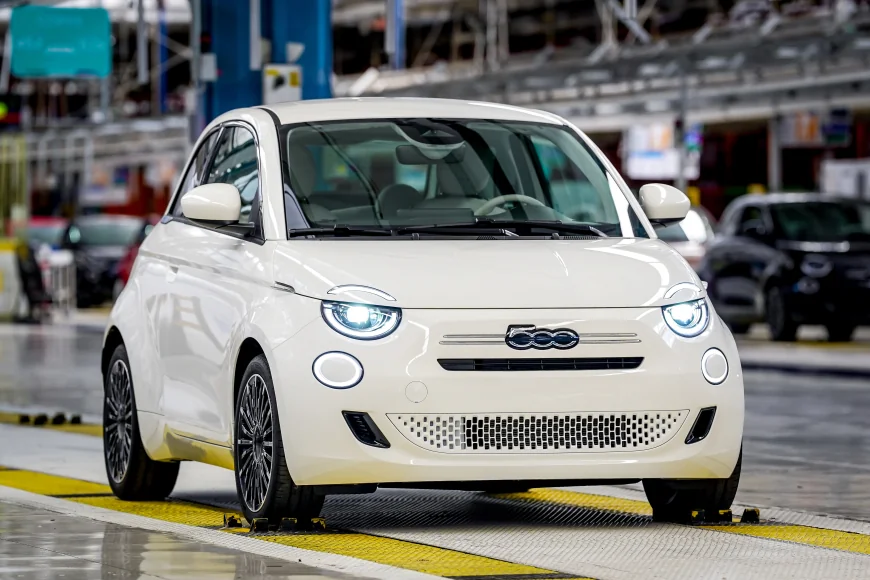 Fiat pariază pe un mic model hibrid pentru a-și relansa producția din Italia. Cât va costa noul Fiat 500