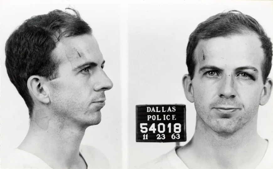 CIA admite că un ofiţer de operaţiuni psihologice l-a monitorizat pe Lee Harvey Oswald, asasinul lui JFK, după decenii de negare