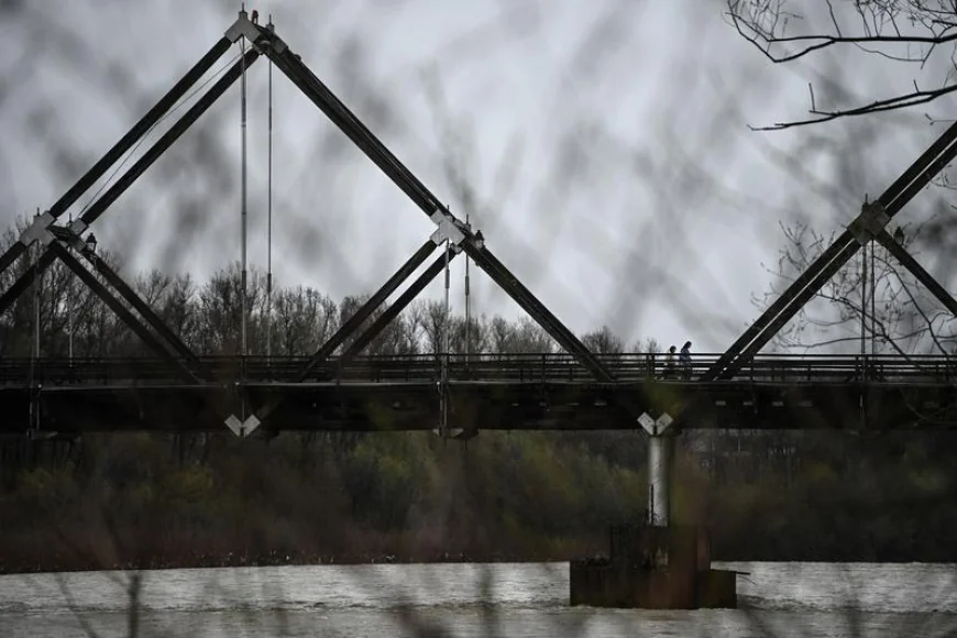 Podul peste râul Tisa dintre România şi Ucraina intră în reparaţii. Traficul rutier va fi restricţionat