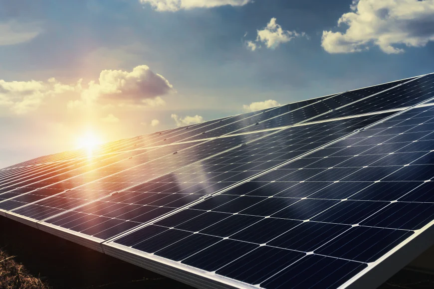 Asociația Prosumatorilor acuză Ministerul Mediului că vrea să înlocuiască programul Casa Verde Fotovoltaice cu ceva inutil / Unde ar putea ajunge banii de panouri