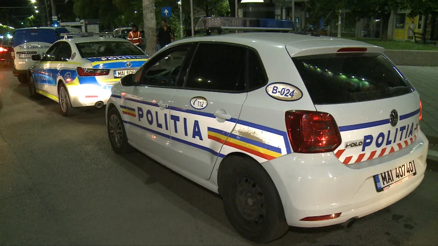 Un șofer a aruncat din mașină o armă și cartușe ascunse în trusa medicală, în timp ce era urmărit de polițiști. Bărbatul a fost reținut