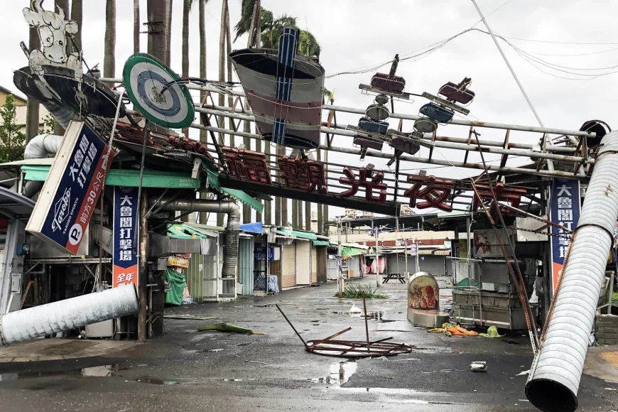 Taifunul Danas a făcut ravagii în Taiwan. Două persoane au murit și alte aproape 500 au fost rănite