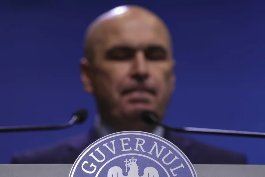 Modificări de ultimă oră pe pachetul de austeritate pentru care Guvernul Bolojan își asumă acum răspunderea în Parlament. Ce se întâmplă cu contribuția la sănătate pentru pensii