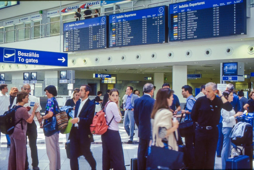 Risc de întârzieri sau anulări de zboruri pe aeroportul din Budapesta, din cauza vremii. Operațiuni suspendate temporar